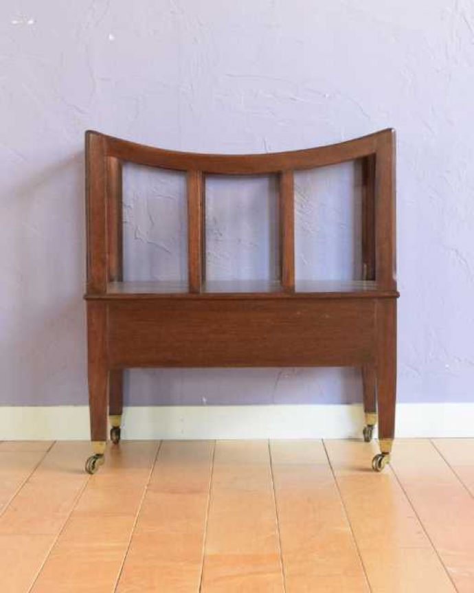 マガジンラック　アンティーク家具　引き出しとキャスターが付いた贅沢な英国アンティークのマガジンラック（カンタベリー）。後ろ姿も見て下さい。(k-2644-f)