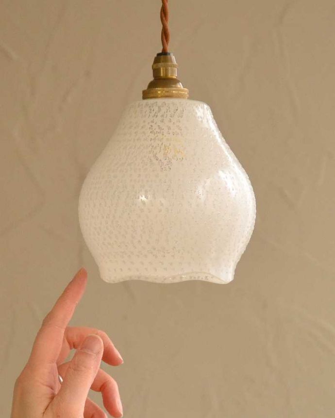 ペンダントライト　照明・ライティング　ふんわりとしたシルエットの可愛らしいアンティークガラスのペンダントライト。。(k-2650-z)