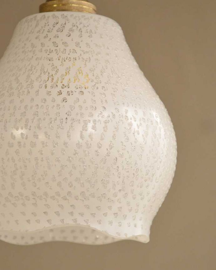 ペンダントライト　照明・ライティング　ふんわりとしたシルエットの可愛らしいアンティークガラスのペンダントライト。。(k-2650-z)