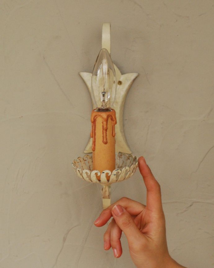 壁付けブラケット　照明・ライティング　フランスらしい凝ったアイアン曲線が美しいアンティーク のウォールシャンデリア。。(k-2651-z)