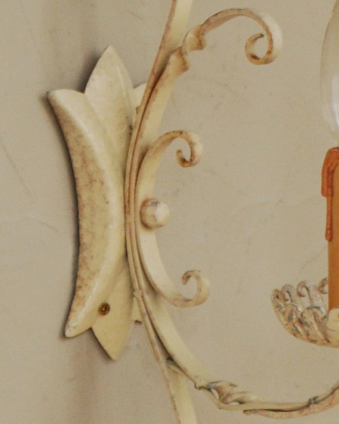 壁付けブラケット　照明・ライティング　フランスらしい凝ったアイアン曲線が美しいアンティーク のウォールシャンデリア。。(k-2651-z)