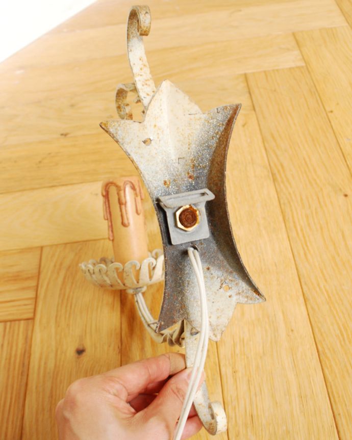 壁付けブラケット　照明・ライティング　フランスらしい凝ったアイアン曲線が美しいアンティーク のウォールシャンデリア。。(k-2651-z)