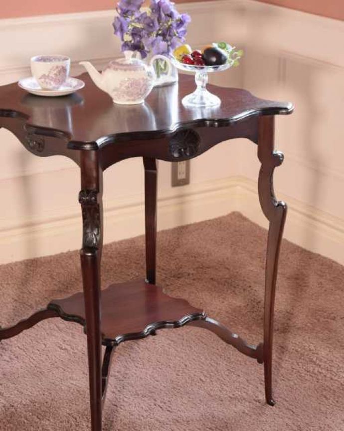 英国のアンティーク家具らしいデザイン