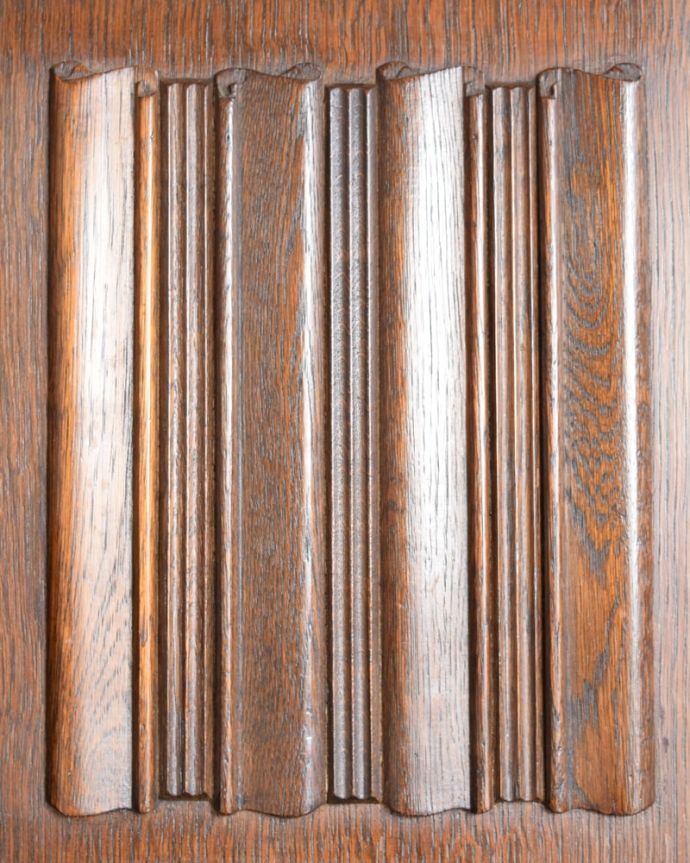 ブランケットボックス・収納ボックス　アンティーク家具　英国アンティークらしい家具、モンクスベンチ（ベンチテーブル）。繊細で美しい彫刻まだ機械がそんなに発達していない時代に、どうやって彫ったんでしょう･･･見事です。(k-2655-f)