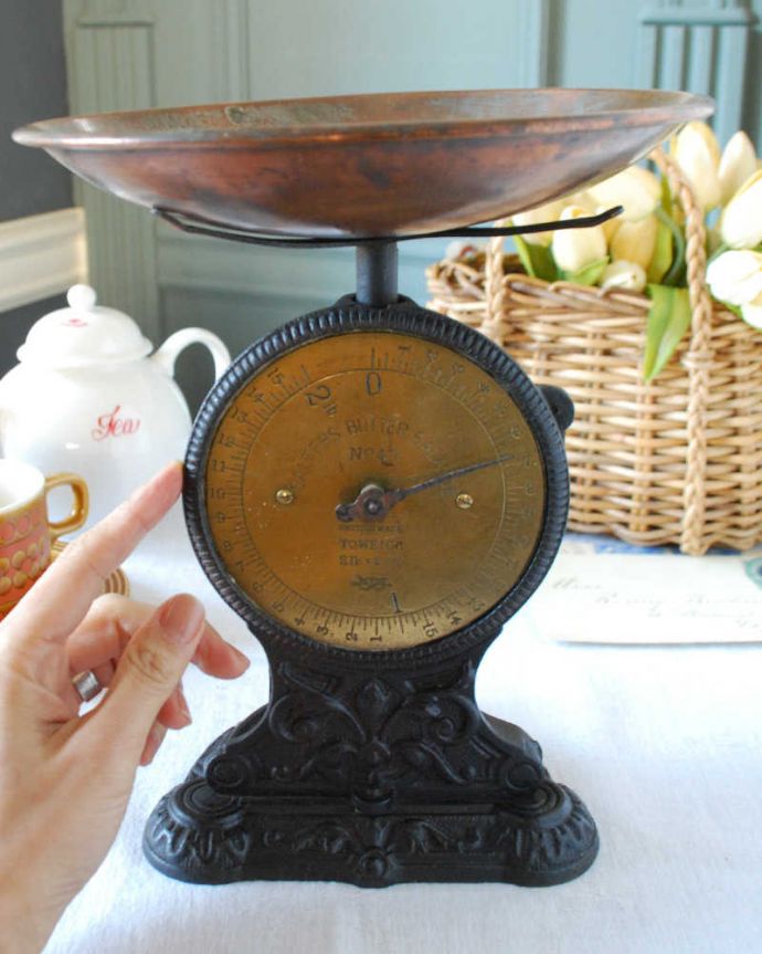 アンティーク その他の雑貨　アンティーク雑貨　イギリスで見つけたキッチン雑貨、アンティークのスケール 。自分流の使い方で楽しんで下さいアンティークらしい独特の風合いが魅力。(k-2663-z)