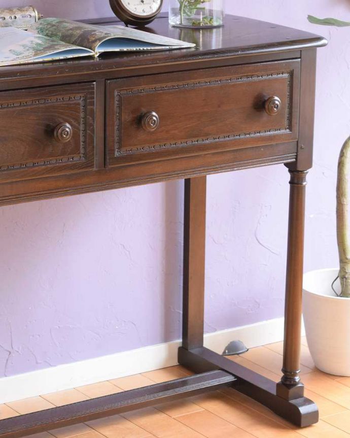 アーコールの家具　アンティーク家具　北欧スタイルのヴィンテージ家具、アーコールのホールテーブル。どこに置いても似合います。(k-2666-f)