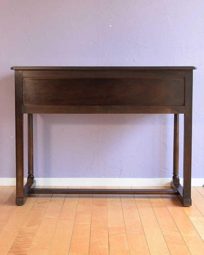 アーコールの家具　アンティーク家具　北欧スタイルのヴィンテージ家具、アーコールのホールテーブル。後ろ姿もキレイなんです。(k-2666-f)