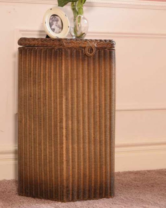 アンティーク|ロイドルーム アンティーク家具 英国のアンティーク家具、六角形の形をしたロイドルームのランドリーボックス。お部屋の挿し色にロイドルームは色も特長的。(k-2671-f)