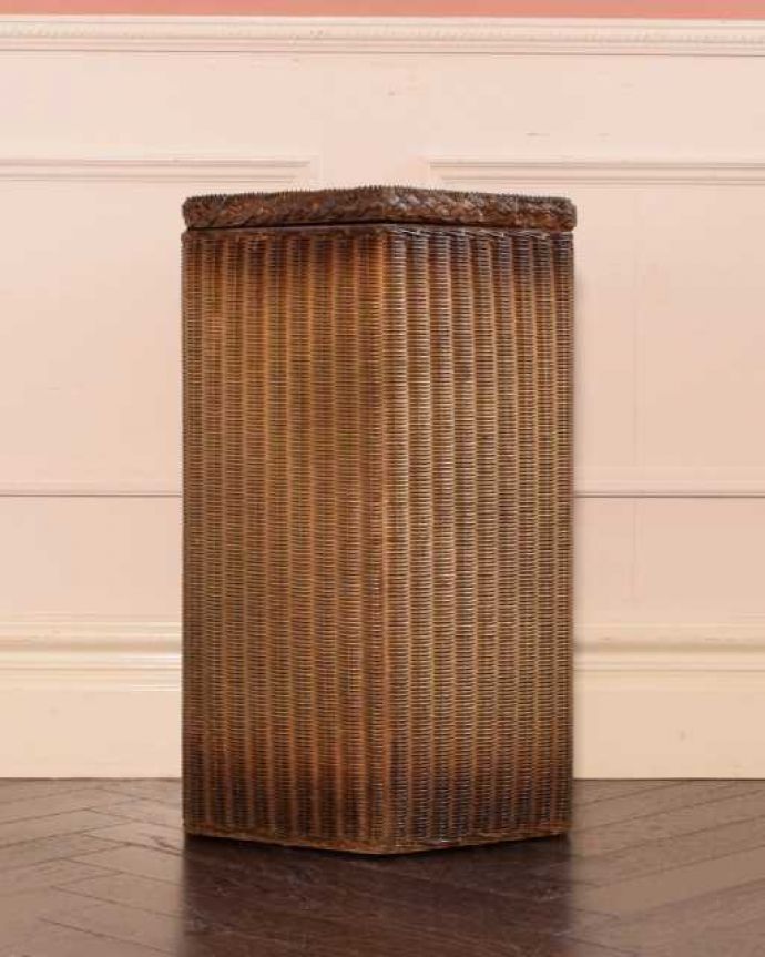 アンティーク|ロイドルーム アンティーク家具 英国のアンティーク家具、六角形の形をしたロイドルームのランドリーボックス。横から見てもキレイですもちろん、横顔だってキレイ!どこから見ても絵になります。(k-2671-f)