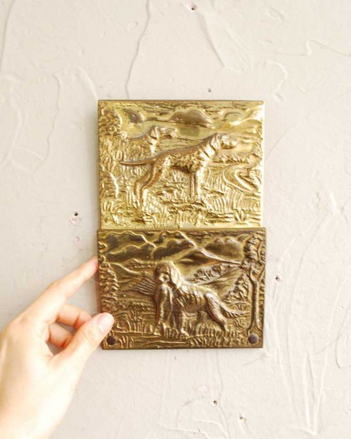 アンティーク 真鍮の雑貨 アンティーク雑貨 壁掛けタイプのレターラック、アンティーク真鍮製雑貨。書斎や玄関の壁をお洒落に変身させてくれます。(k-2671-z)