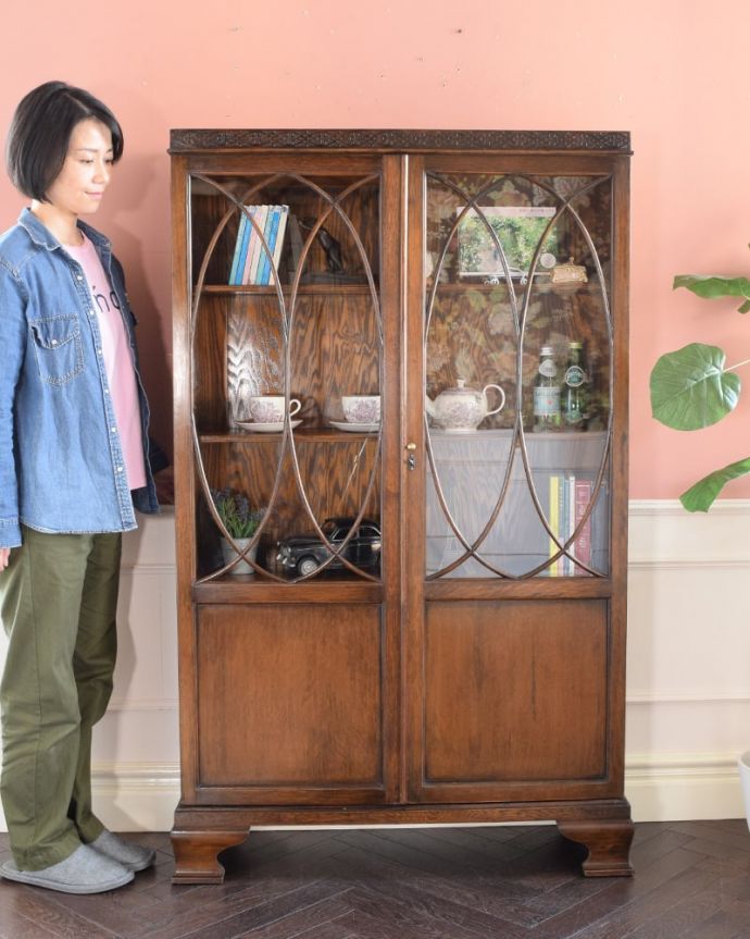 アンティークのキャビネット　アンティーク家具　英国から届いたアンティーク本棚、便利に使えるオーク材のブックケース。お気に入りの本や雑貨や本を並べてみましょう。(k-2673-f)