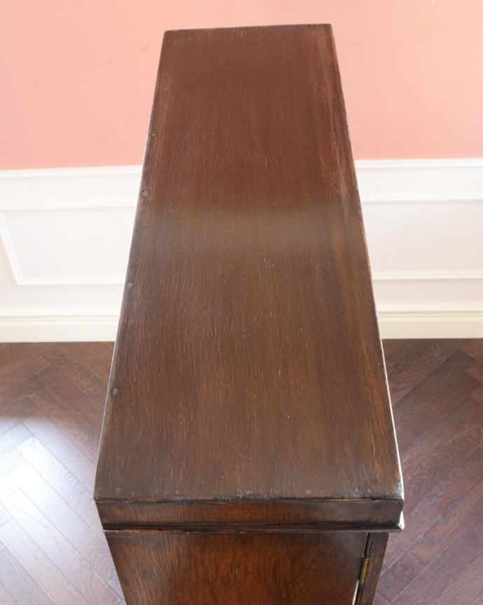 アンティークのキャビネット　アンティーク家具　英国から届いたアンティーク本棚、便利に使えるオーク材のブックケース。こんな形をしたキャビネットです。(k-2673-f)