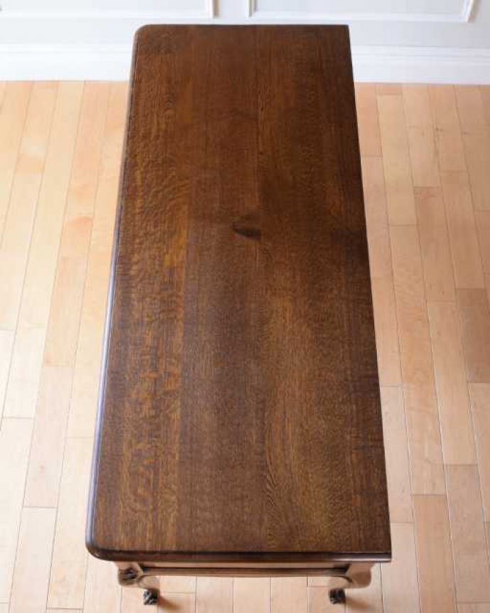 アンティークのデスク・書斎机　アンティーク家具　フランスから届いた優雅なアンティーク家具、ライティングデスク。天板もピカピカにお直ししました。(k-2681-f)