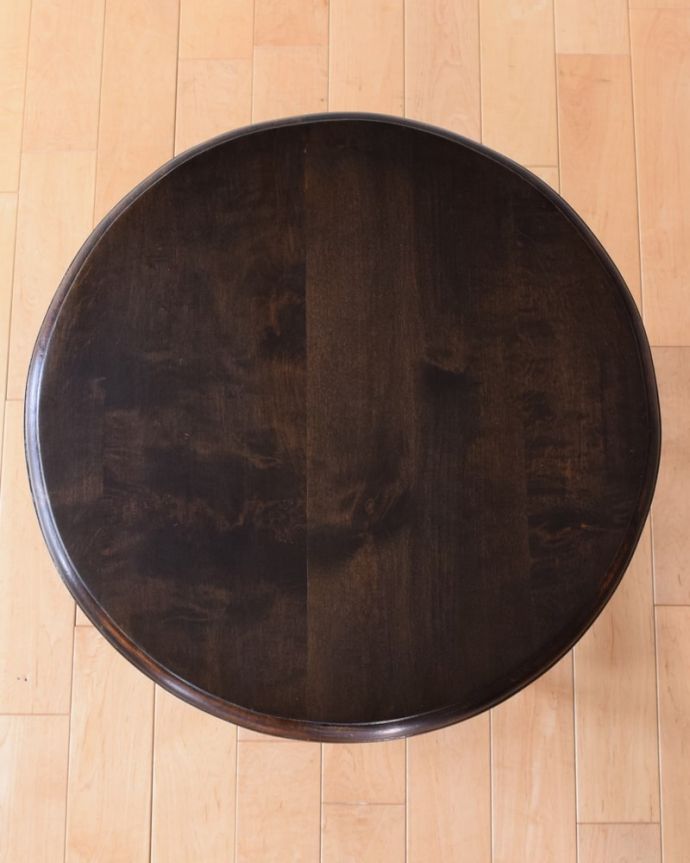 アンティークのテーブル　アンティーク家具　ボビンレッグがキレイなフランスアンティーク家具、オケージョナルテーブル。キレイに修復しましたやっぱり気になるテーブルの天板。(k-2682-f)