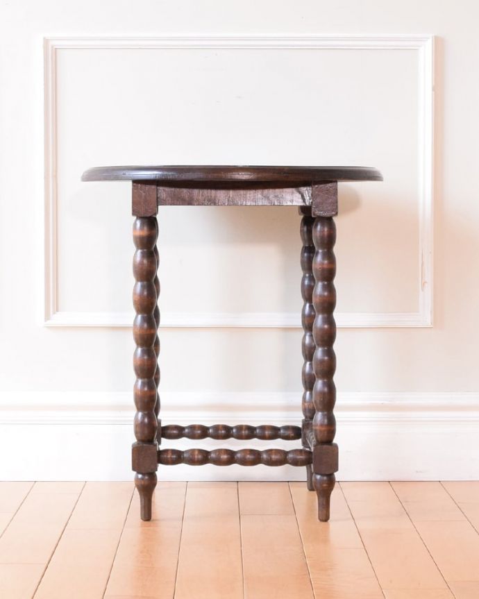アンティークのテーブル　アンティーク家具　ボビンレッグがキレイなフランスアンティーク家具、オケージョナルテーブル。クルッと回転。(k-2682-f)