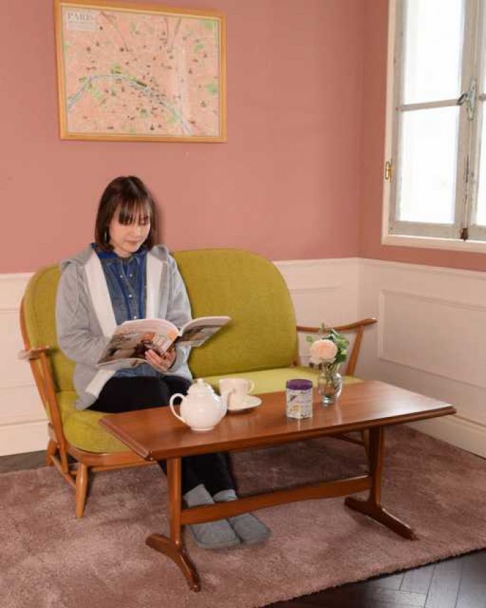 アンティークのテーブル アンティーク家具 おしゃれなデザインのヴィンテージ家具、北欧スタイルのシンプルなコーヒーテーブル。スマートなカッコよさが人気のヒミツ北欧デザインのコーヒーテーブルは見た目のカッコよさと、どんなお部屋にも似合っちゃうシンプルなデザインが人気です。(k-2686-f)