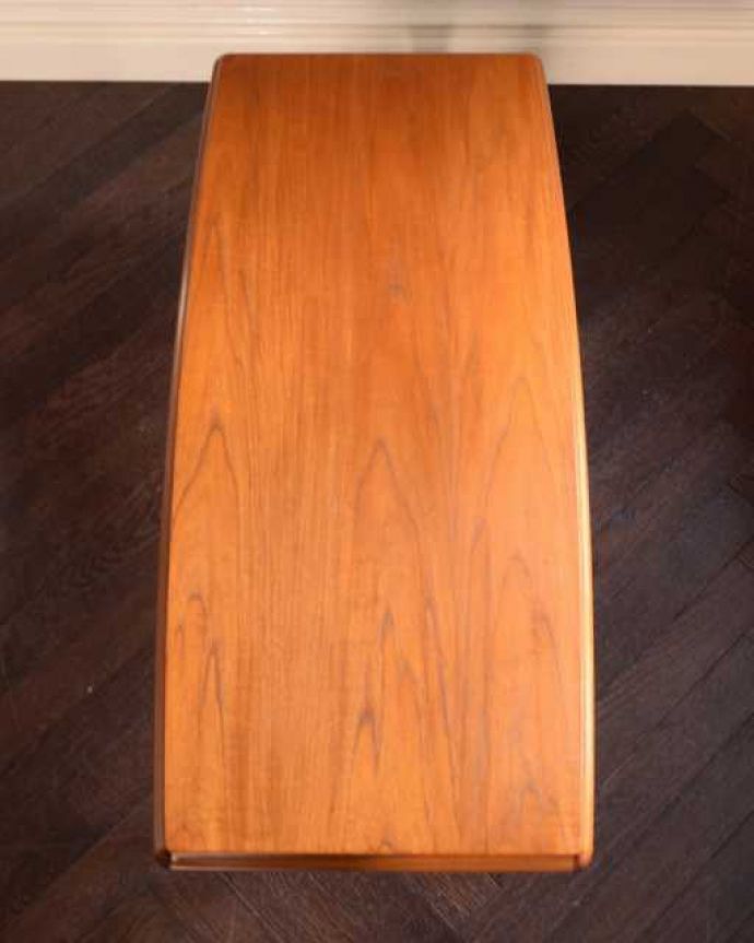 アンティークのテーブル アンティーク家具 おしゃれなデザインのヴィンテージ家具、北欧スタイルのシンプルなコーヒーテーブル。上から見るとこんな感じ。(k-2686-f)