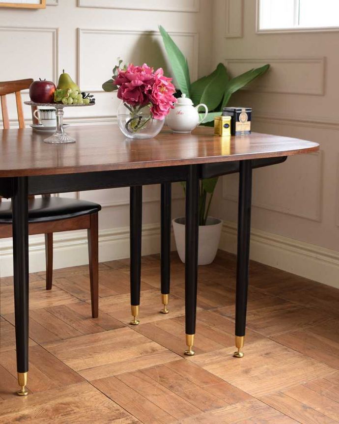 G-PLAN(Gプラン) アンティーク家具 G-PLANトラー&ブラックのゲートレッグテーブル、北欧スタイルのヴィンテージ家具。自慢はやっぱりゲート(門)のような脚まるでゲート(門)が開くような脚の形から名前が付けられたゲートレッグテーブル。(k-2688-f)