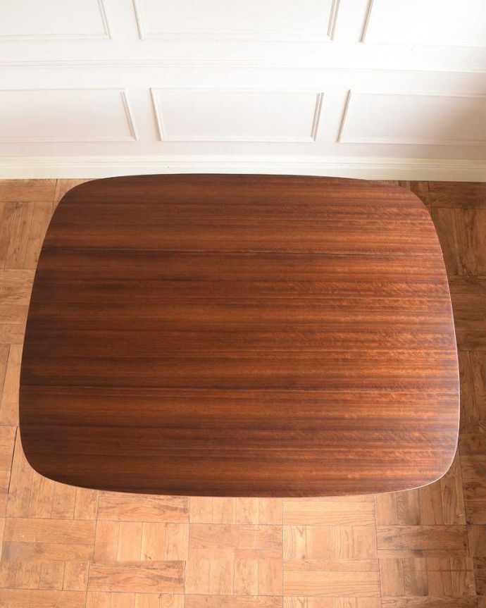 G-PLAN(Gプラン) アンティーク家具 G-PLANトラー&ブラックのゲートレッグテーブル、北欧スタイルのヴィンテージ家具。天板の修復には自信があります。(k-2688-f)