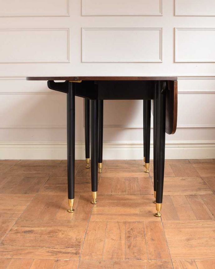 G-PLAN(Gプラン) アンティーク家具 G-PLANトラー&ブラックのゲートレッグテーブル、北欧スタイルのヴィンテージ家具。片方開くと・・・・片方のリーフを開くとこんな感じ。(k-2688-f)