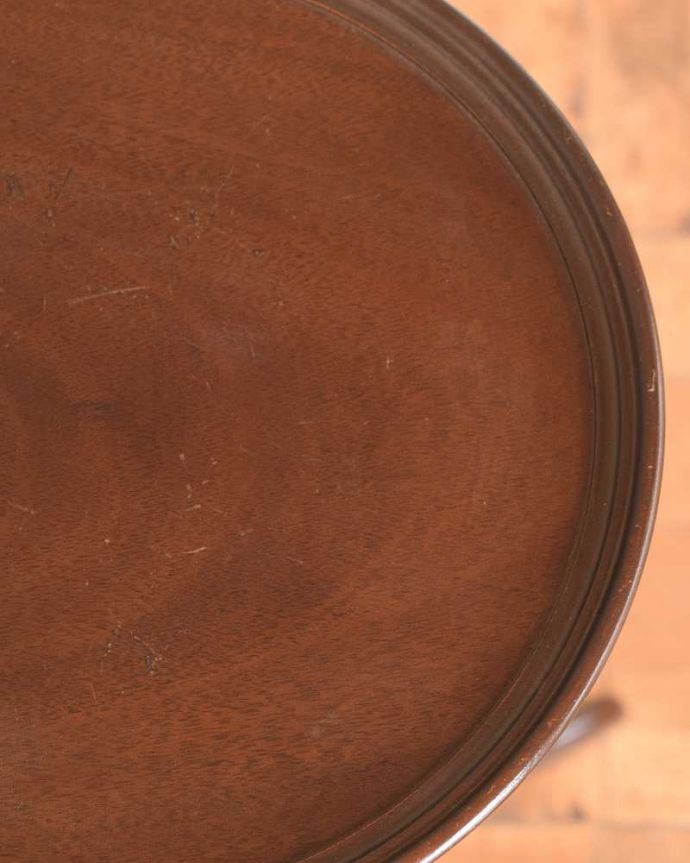 プランツスタンド・ケーキスタンド　アンティーク家具　アンティーク　プランツスタンド。近づいてみると…木目もキレイな天板。(k-2693-f)