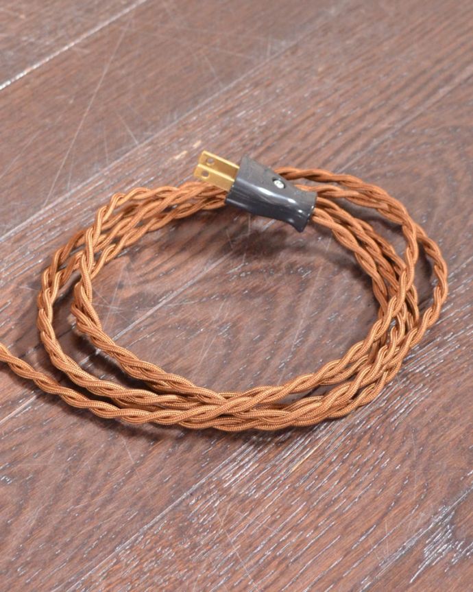 トライポッド　照明・ライティング　イギリスで見つけたアンティーク照明、テーブル付きの使いやすいフロアランプ（Ｅ26電球付）。。(k-2694-f)