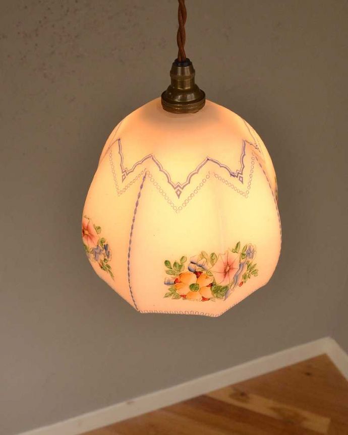 ペンダントライト　照明・ライティング　色とりどりのお花が咲く可愛いアンティークのペンダントライト（コード・シャンデリア電球・ギャラリーなし）。。(k-2701-z)