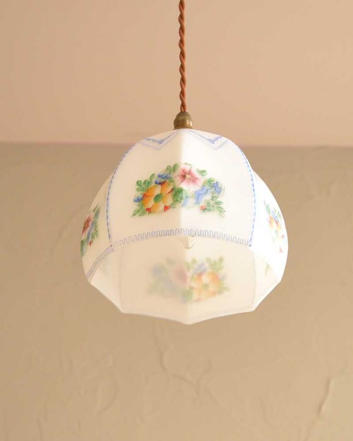 ペンダントライト　照明・ライティング　色とりどりのお花が咲く可愛いアンティークのペンダントライト（コード・シャンデリア電球・ギャラリーなし）。。(k-2701-z)