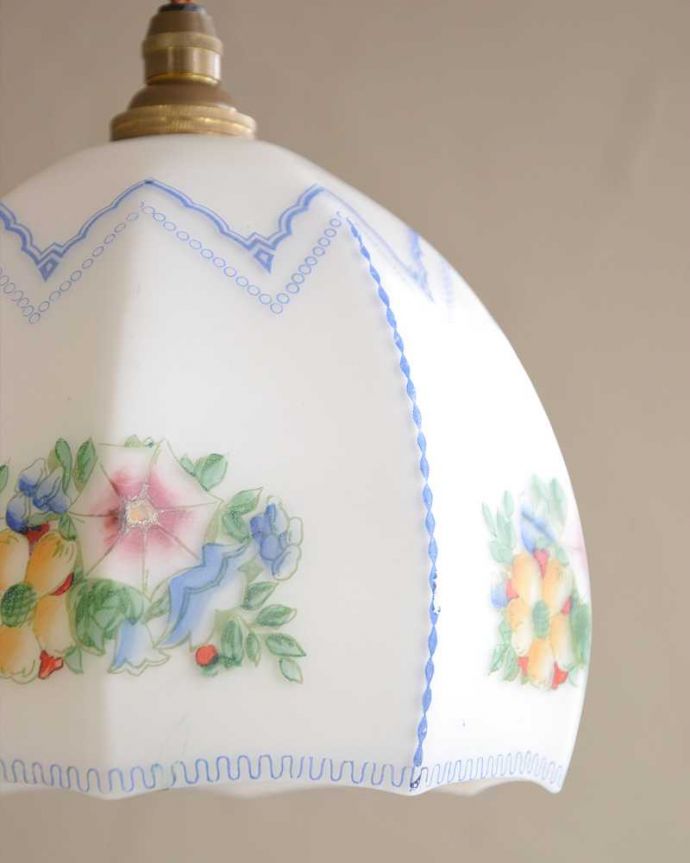 ペンダントライト　照明・ライティング　色とりどりのお花が咲く可愛いアンティークのペンダントライト（コード・シャンデリア電球・ギャラリーなし）。。(k-2701-z)