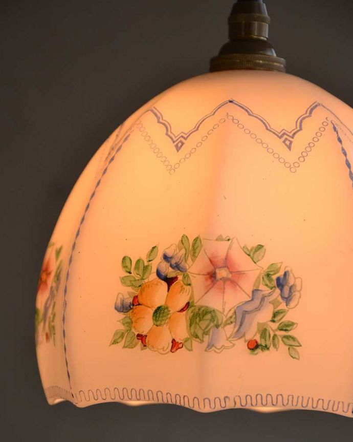 ペンダントライト　照明・ライティング　色とりどりのお花が咲く可愛いアンティークのペンダントライト（コード・シャンデリア電球・ギャラリーなし）。。(k-2701-z)