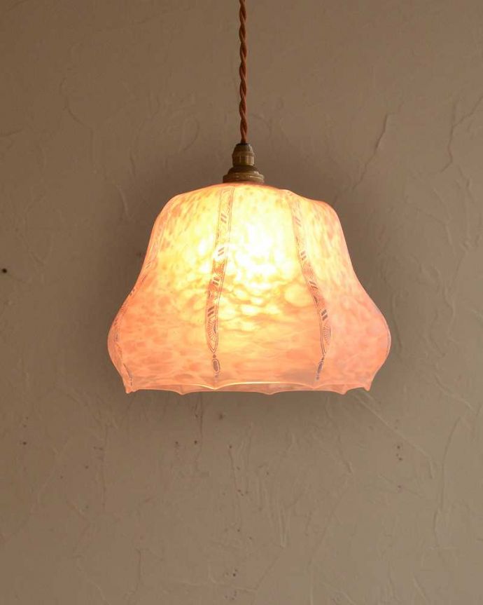 ペンダントライト　照明・ライティング　ピンクのマーブル模様がオシャレなアンティークシェードペンダントライト（コード・シャンデリア電球・ギャラリーなし）。。(k-2703-z)