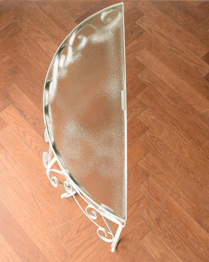 アンティークのテーブル　アンティーク家具　フランスのアンティーク家具、ガラス×アイアンの素敵なコンソールテーブル。上から見るとこんな感じ。(k-2704-f)