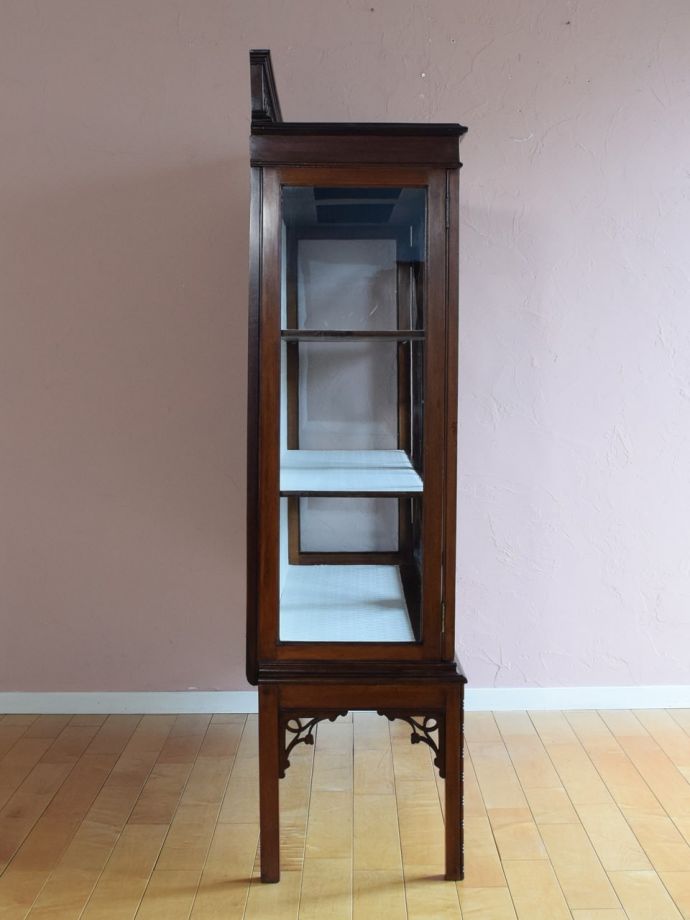 キャビネットの側面