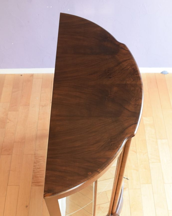 アンティークキャビネットの天板