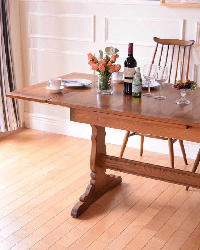 アーコールの家具 アンティーク家具 英国アーコール社が造った、アンティークのダイニングテーブル。スマートなカッコよさが魅力ドローリーフにしてはめずらしく、アーコール社らしいシンプルな脚のデザイン。(k-2712-f)