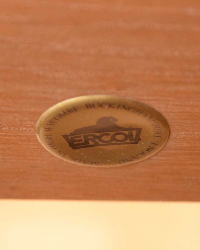 アーコールの家具 アンティーク家具 英国アーコール社が造った、アンティークのダイニングテーブル。アーコールの証1981~1995年製造のシールタグが付いていました。(k-2712-f)