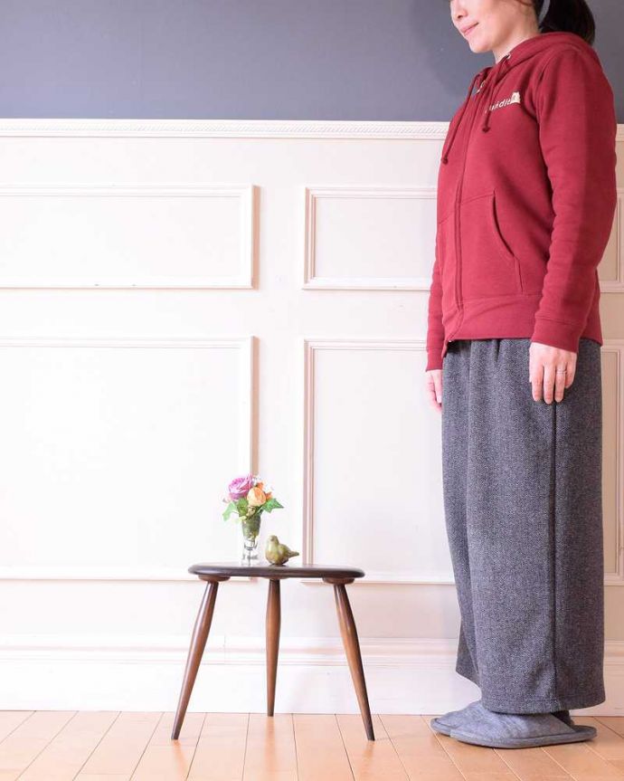 アーコールの家具　アンティーク家具　アーコールのビンテージ家具、使いやすいサイズのサイドテーブル。丸い形に癒されるアーコールのコーヒーテーブルアーコールらしいスマートなフォルムのコーヒーテーブル。(k-2714-f)