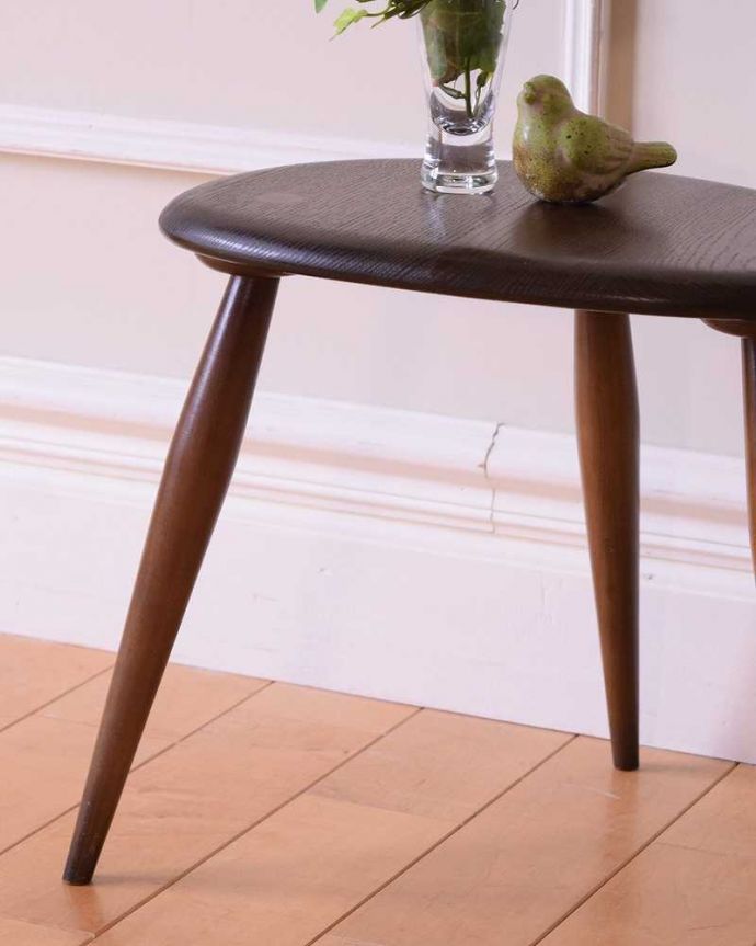 アーコールの家具　アンティーク家具　アーコールのビンテージ家具、使いやすいサイズのサイドテーブル。シンプルでスッキリ。(k-2714-f)