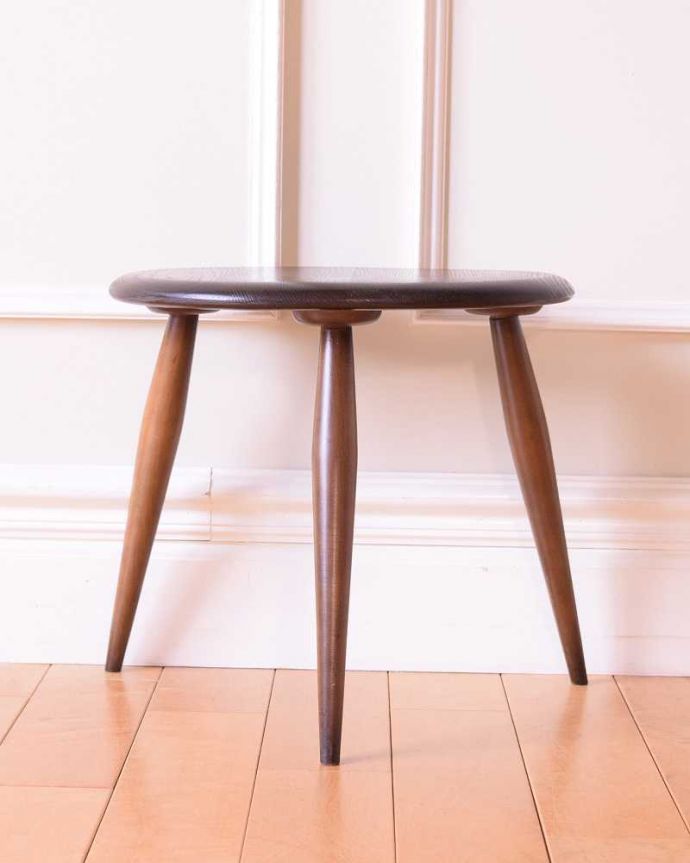 アーコールの家具　アンティーク家具　アーコールのビンテージ家具、使いやすいサイズのサイドテーブル。クルッと回転。(k-2714-f)