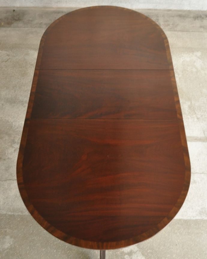 アンティークのテーブル　アンティーク家具　英国アンティークの伸長式テーブル、美しいトライポッド脚のダイニングテーブル。天板もピカピカにお直ししました。(k-2715-f)