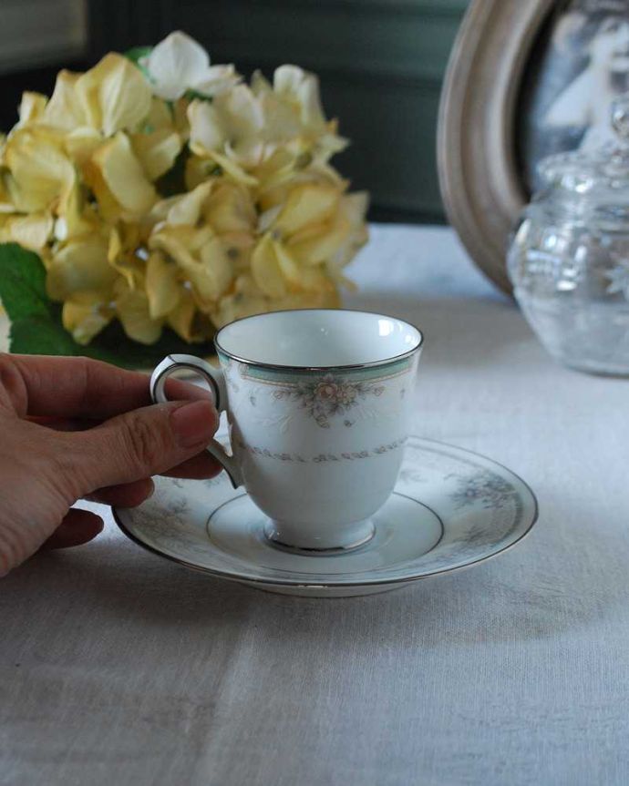 アンティーク 陶磁器の雑貨　アンティーク雑貨　優しいブルーのお花模様がキレイなノリタケのアンティークカップ＆ソーサー（NOBLE/ノーブル）。お茶の時間をもっと優雅に･･･眺めているだけじゃもったいないので、実用的に使って下さい。(k-2715-z)
