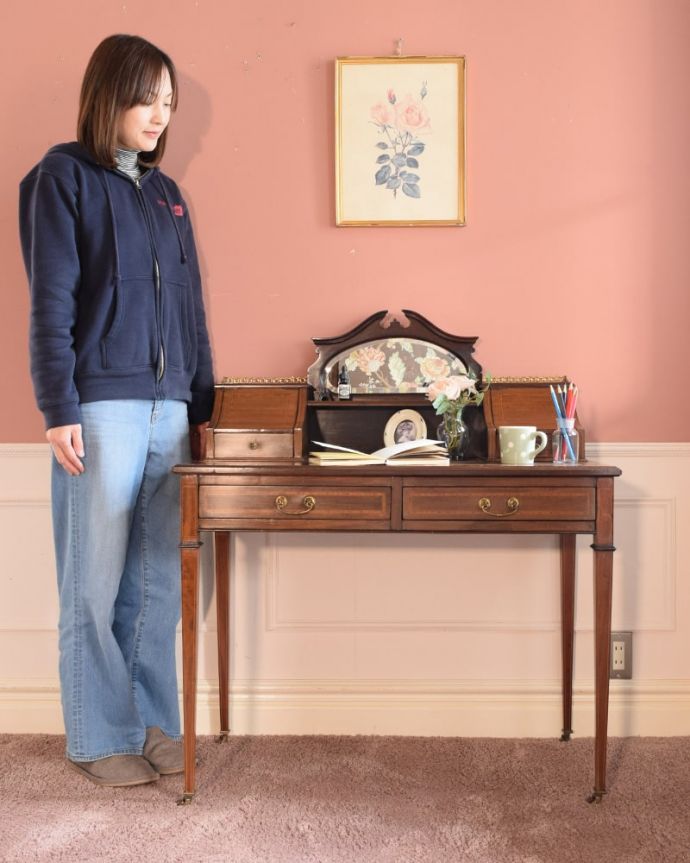 英国アンティークのデスク