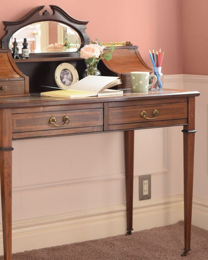 アンティークデスクの美しい木目