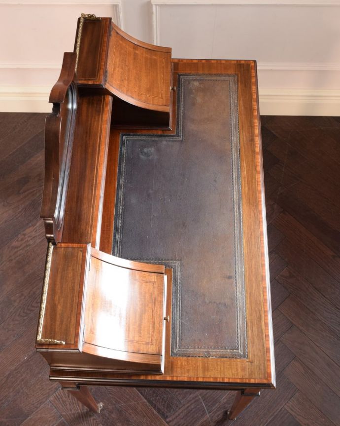 書斎机の美しい天板