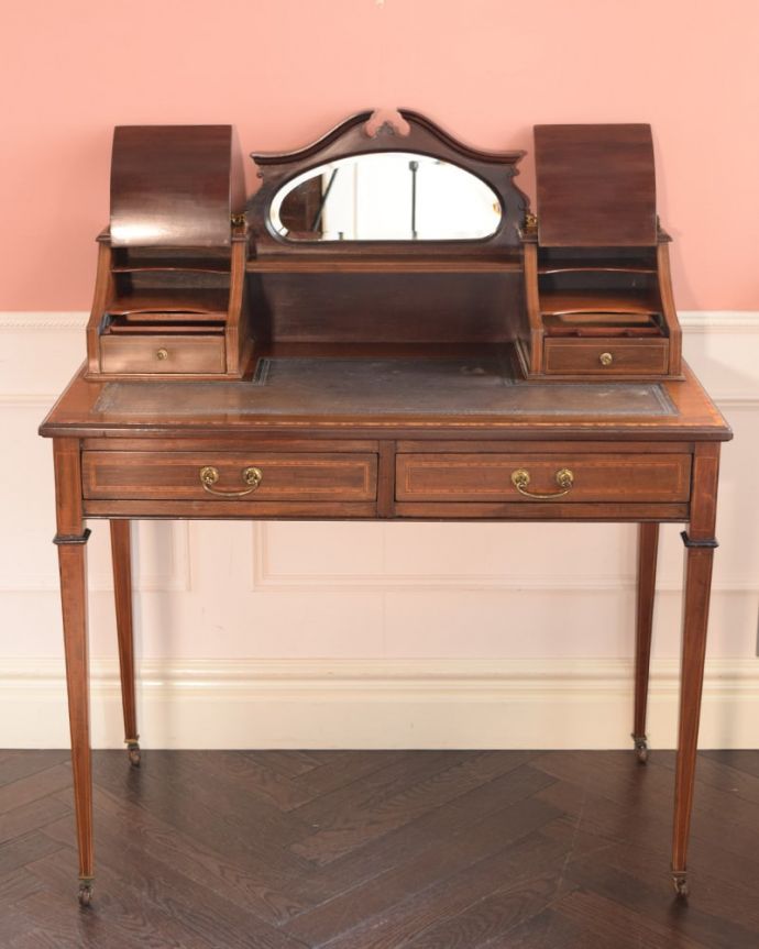 アンティークデスクの扉の中