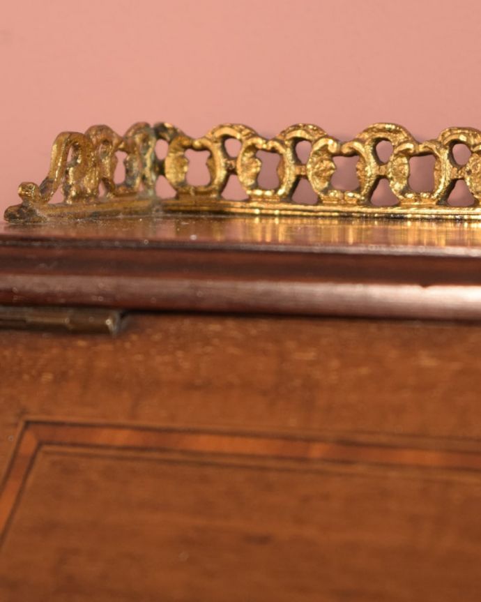 アンティークデスクの装飾