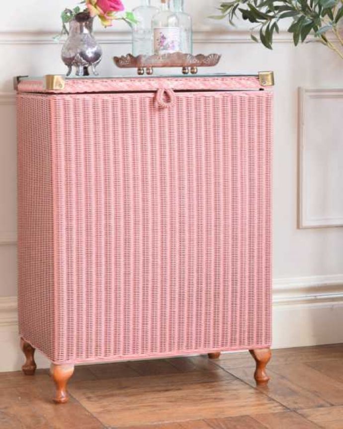 アンティーク｜ロイドルーム　アンティーク家具　色もデザインもめずらしいアンティークロイドルームのランドリーボックス。お部屋の挿し色にロイドルームは色も特長的。(k-2718-f)