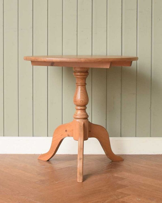 アンティークのテーブル　アンティーク家具　ナチュラルな雰囲気漂う、アンティークの家具、ティーテーブル。横から見ても素敵もちろん、横から見ても素敵なんです。(k-2719-f)
