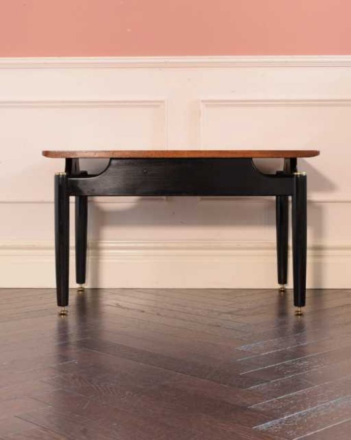 G-PLAN(Gプラン) アンティーク家具 北欧スタイルのビンテージ家具、G-planの人気シリーズTola&Blackのコーヒーテーブル。360度、どこから見てもカッコいい!アンティークは新品ではないので、もちろん経年変化によるキズはありますが、専門の職人がしっかりお直しをしているので、どの角度から見てもキレイです。(k-2721-f)