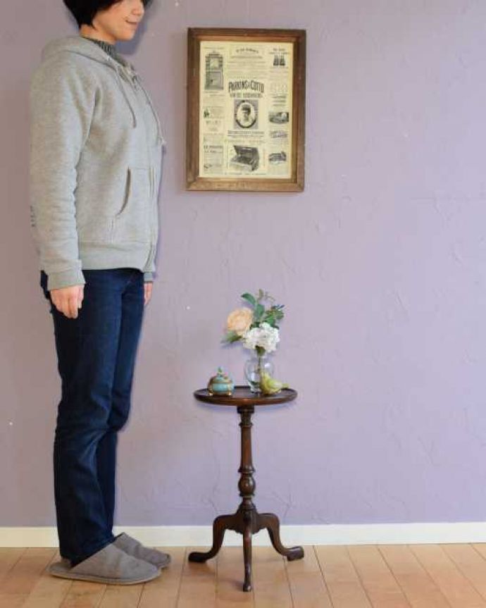 アンティークのテーブル　アンティーク家具　アンティークのテーブル、どこでも使える小ぶりなワインテーブル。移動もラクラク！どこでも使える小さなテーブル持ち運び便利なワインテーブル。(k-2722-f)